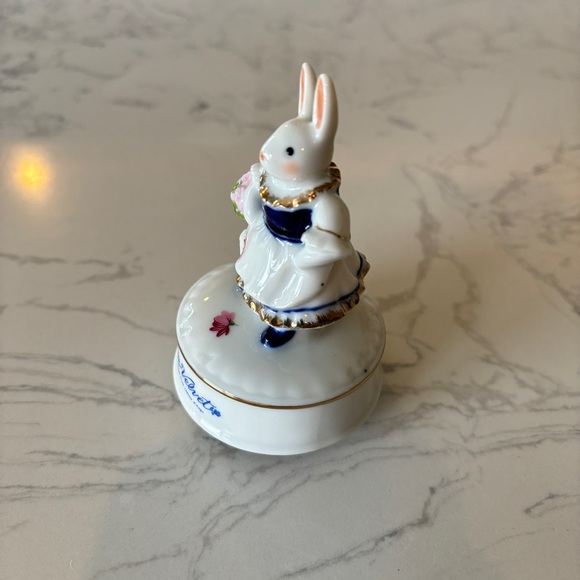 Sekiguchi Blue Velvet Bunny Music Box, made in Japan, mama rabbit - Picture 4 of 9